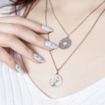Inicio 2 beautiful-manicure-on-the-nails-of-a-woman-color-2021-12-09-06-01-35-utc.jpg